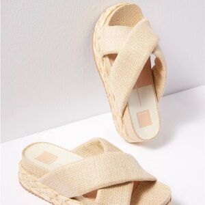 NWOT Dolce Vita Blume Sandals